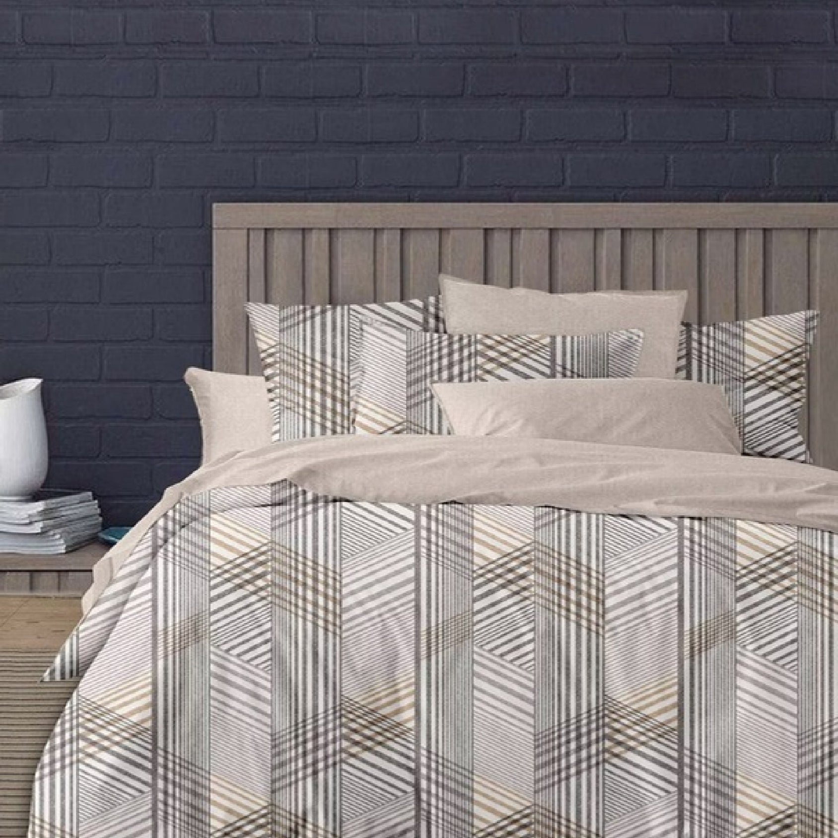 Florida Bentley Imported AC Comforter Set with King Size Bed Sheet & Pillow Covers for All Season - Comes in Wired Rexine Bag - Best for Gifting