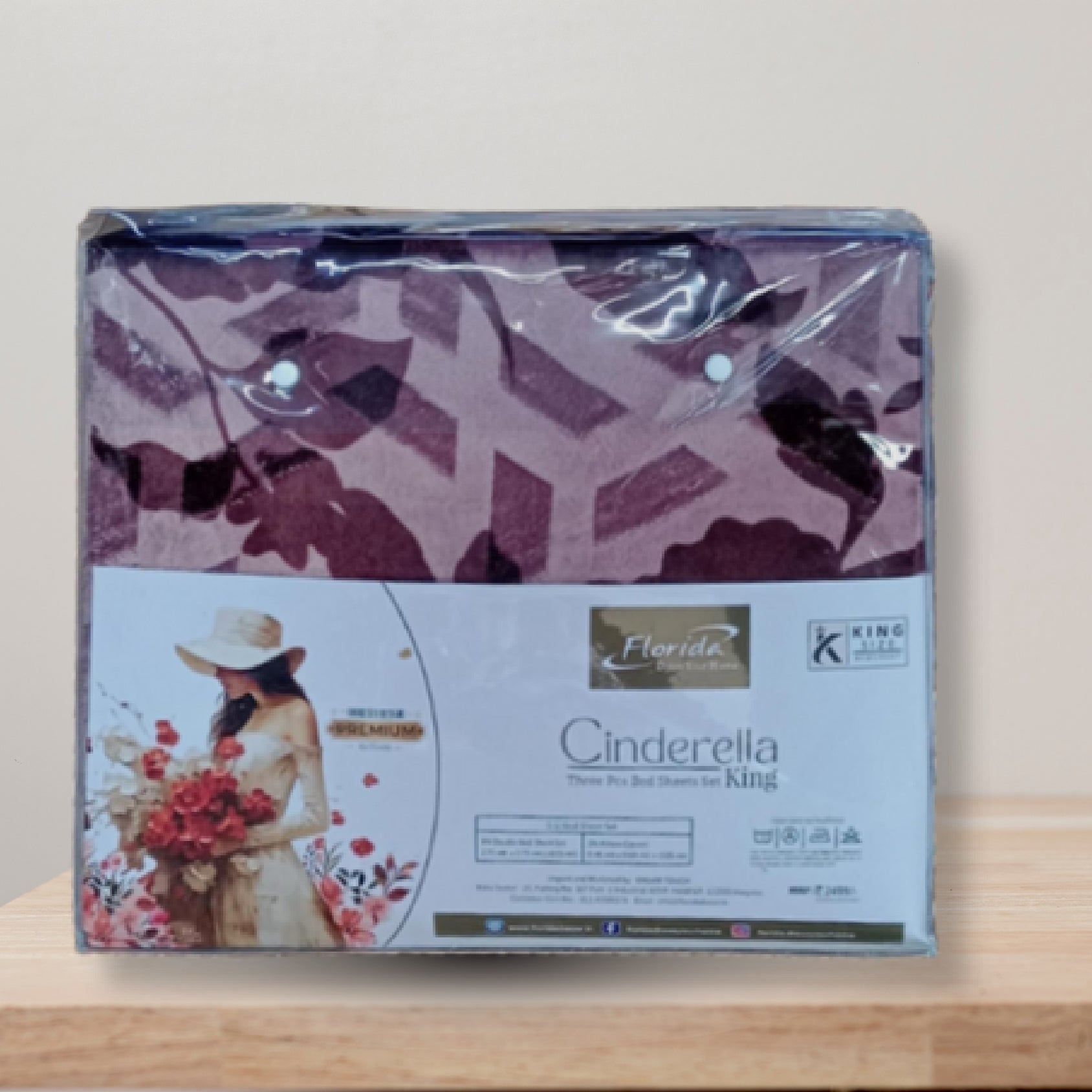 Cinderella Double Bed Warm Bedsheet for Winter with Pillow Covers by Florida