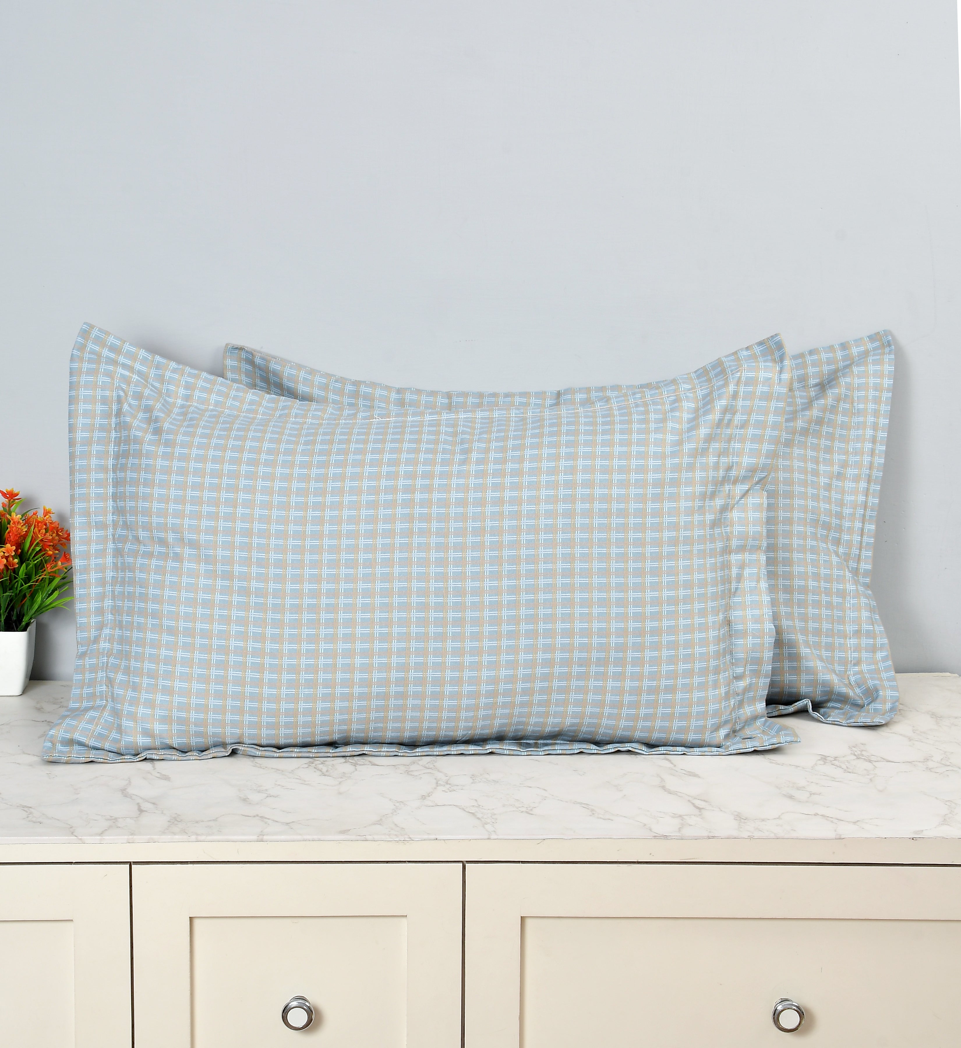 Bright King Size Bedsheet with Pillow Covers Blue Check