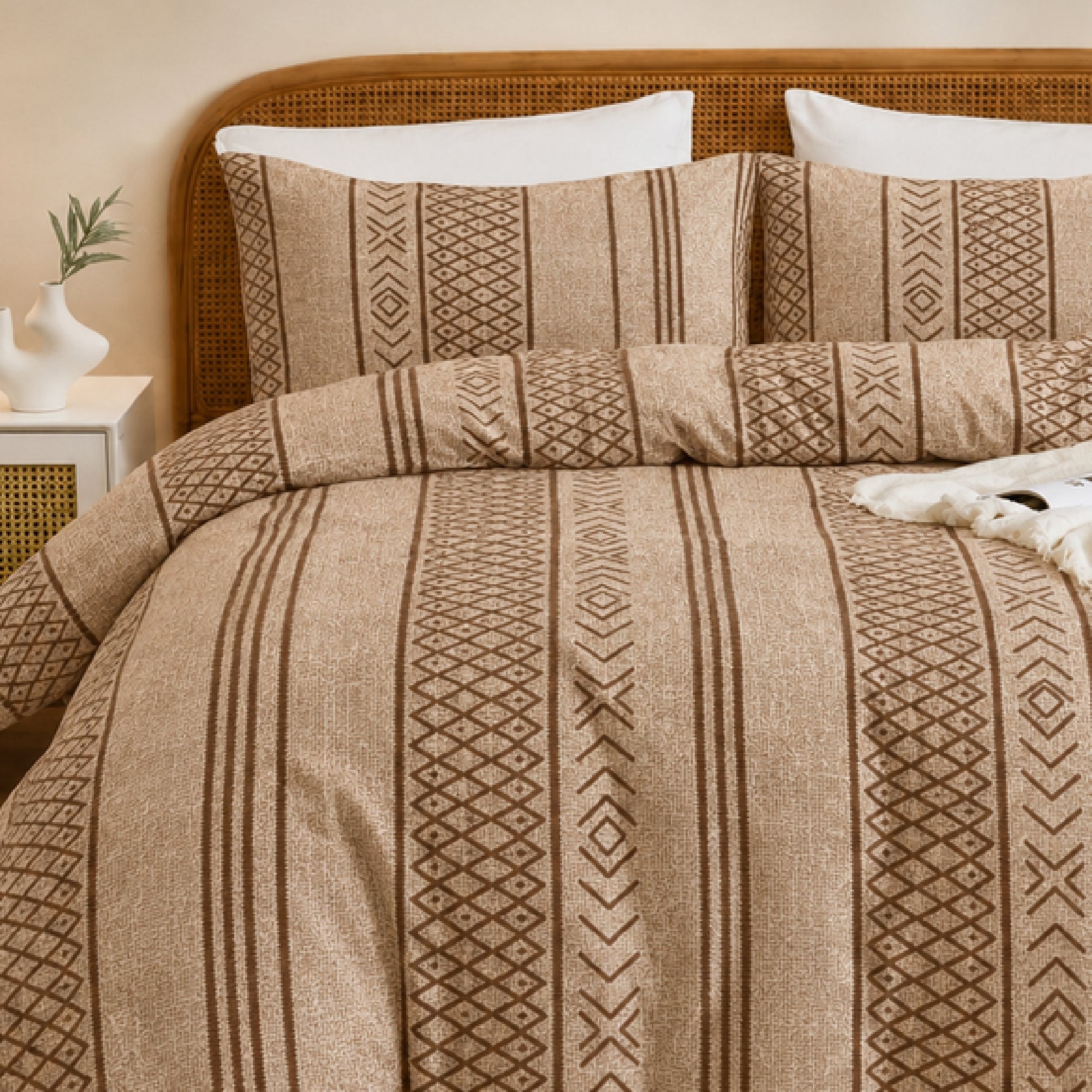Mist Box by Florida - Double Bedsheet Set with Perfume Candle and Pillow Covers