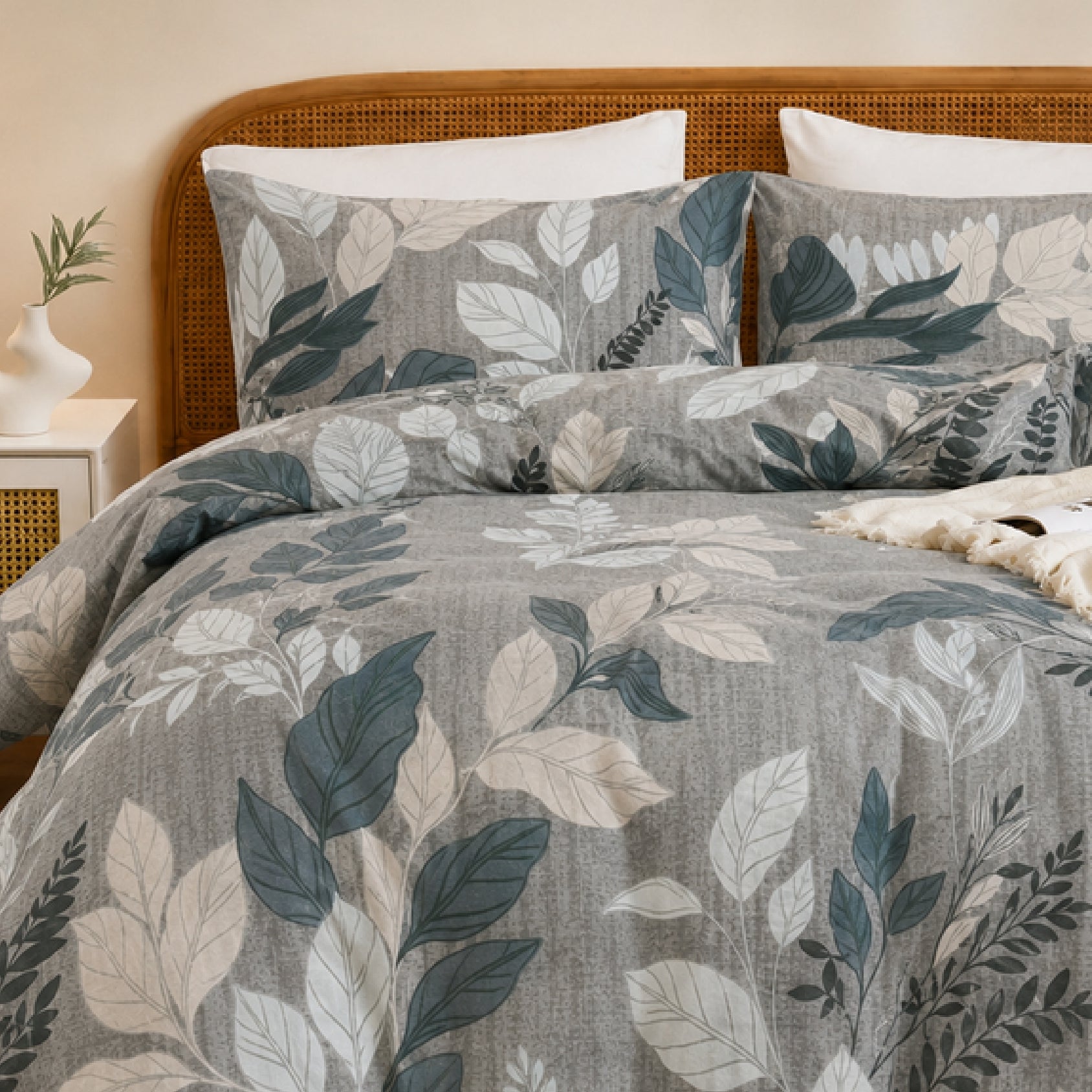 Mist Box by Florida - Double Bedsheet Set with Perfume Candle and Pillow Covers