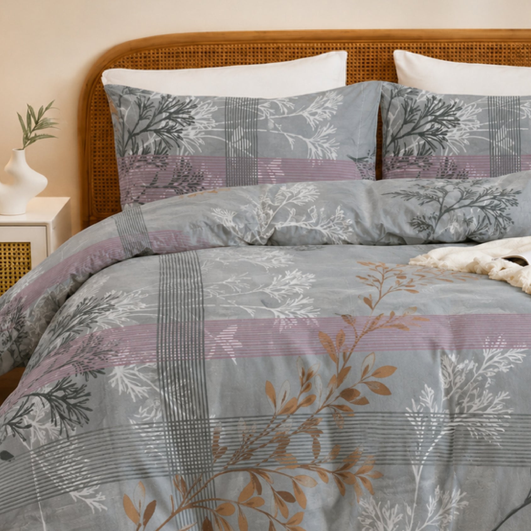 Mist Box by Florida - Double Bedsheet Set with Perfume Candle and Pillow Covers