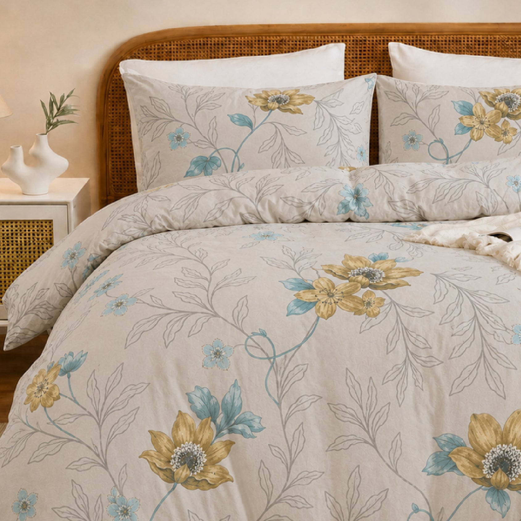 Mist Box by Florida - Double Bedsheet Set with Perfume Candle and Pillow Covers