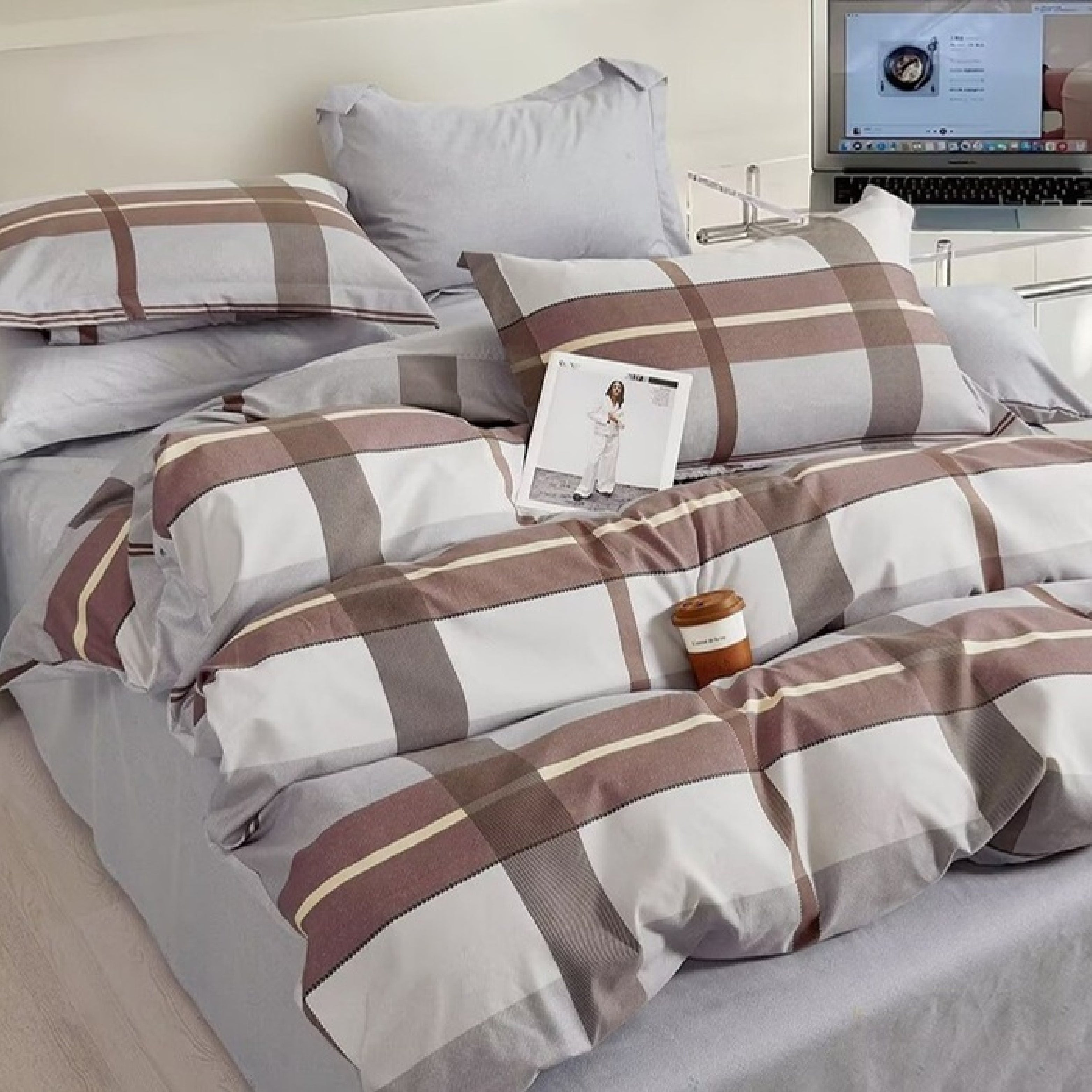 Stroke King Size Bed Sheet Set with Pillow Covers by Florida