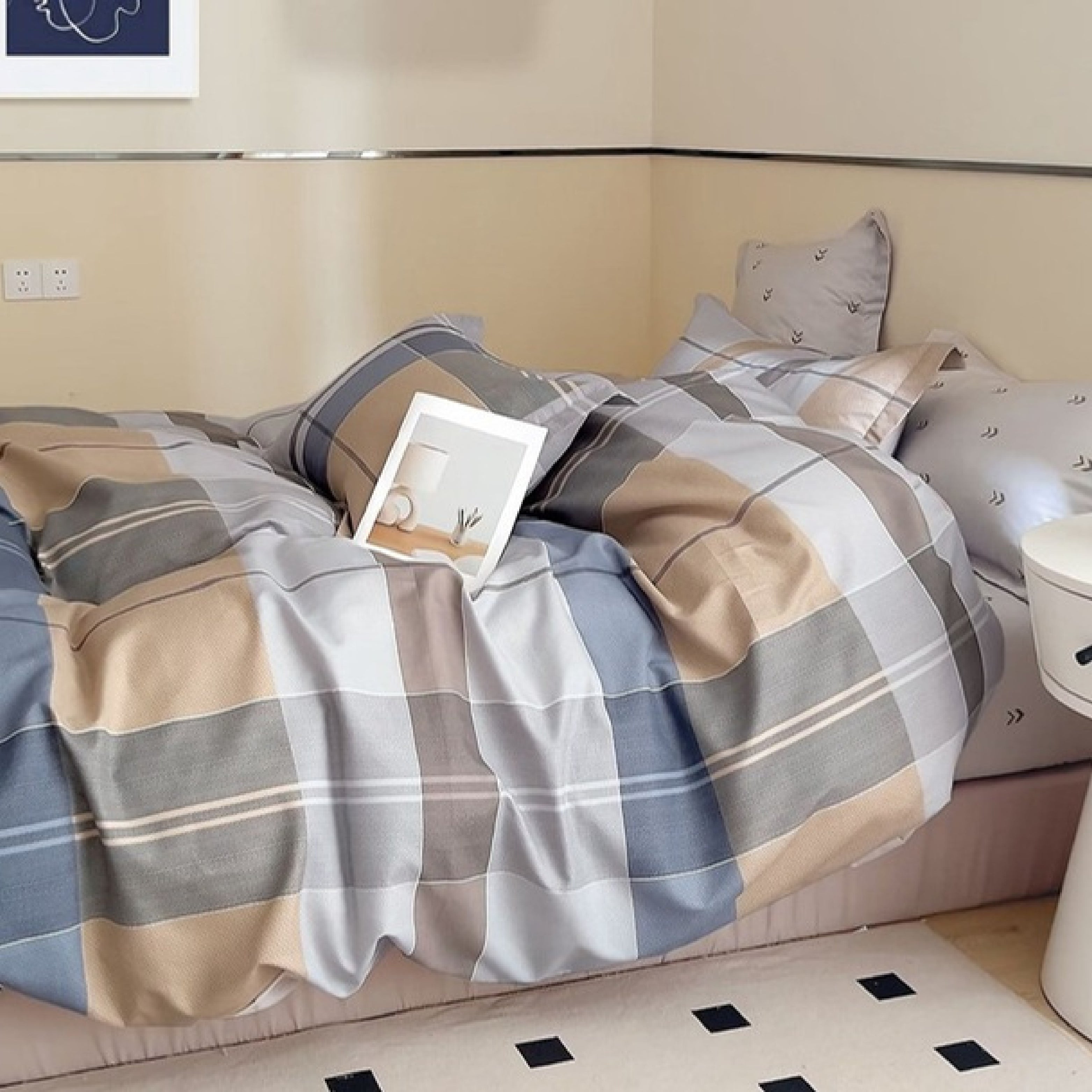 Stroke King Size Bed Sheet Set with Pillow Covers by Florida