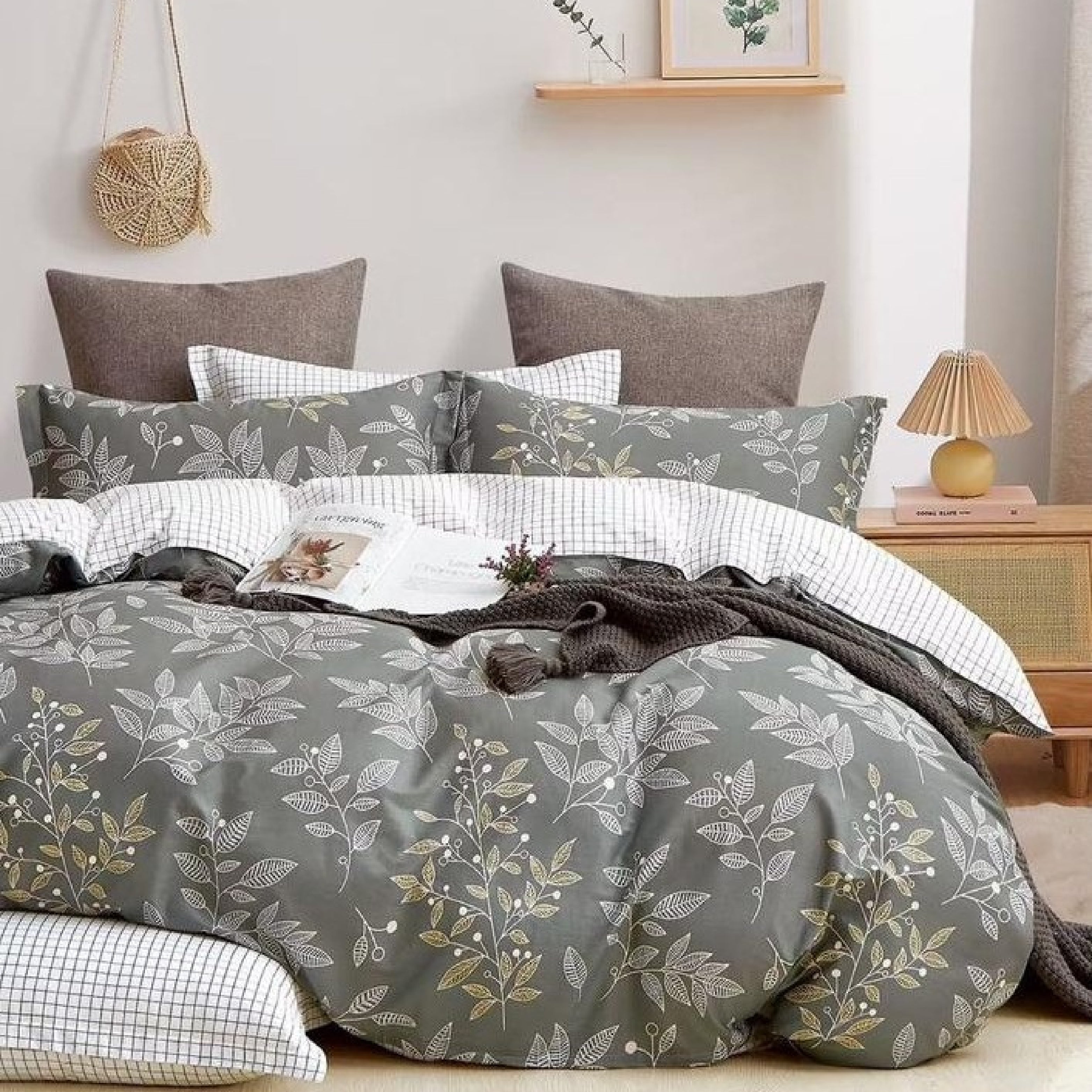 Florida Tulip 100% Pure Cotton Quality King Size Elastic Fitted Bedsheet with Coordinated Pillow Covers
