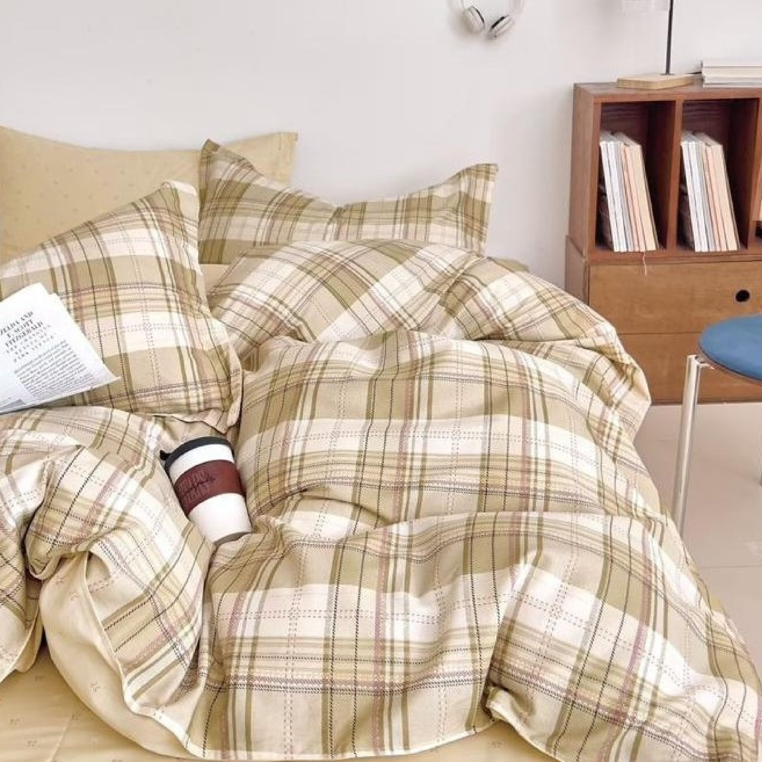 Florida Tulip 100% Pure Cotton Quality King Size Elastic Fitted Bedsheet with Coordinated Pillow Covers