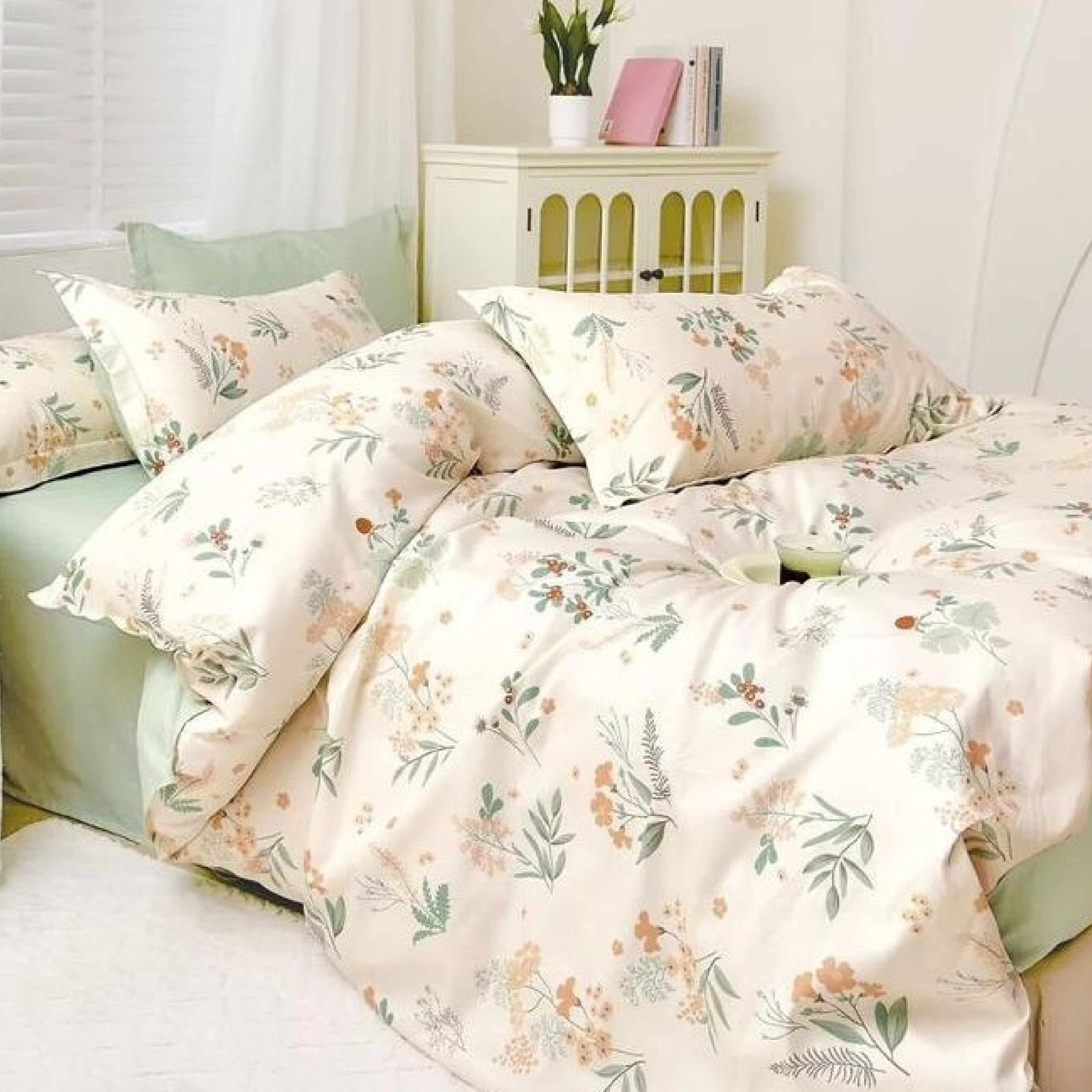 Florida Tulip 100% Pure Cotton Quality King Size Elastic Fitted Bedsheet with Coordinated Pillow Covers