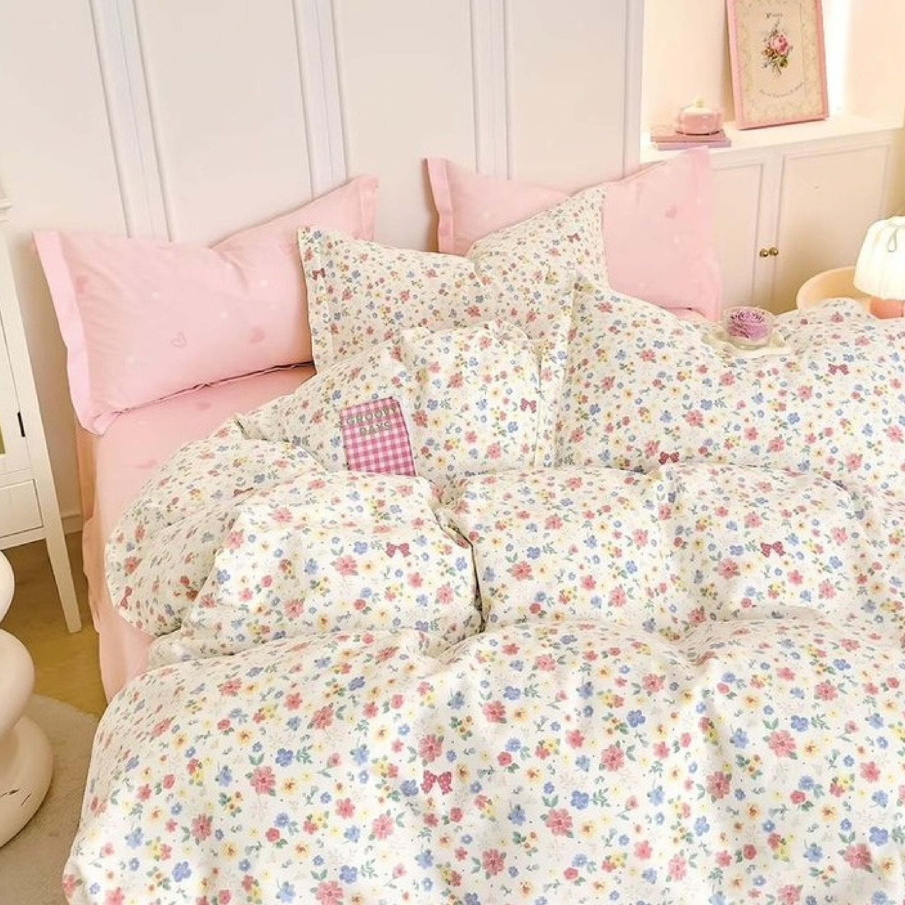Florida Tulip 100% Pure Cotton Quality King Size Elastic Fitted Bedsheet with Coordinated Pillow Covers